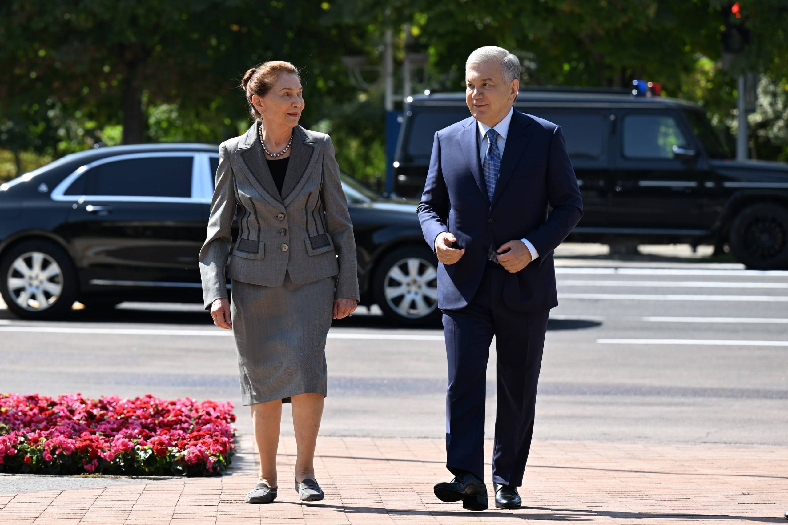 Prezident Shavkat Mirziyoyev Islom Karimov nomidagi ilmiy-maʼrifiy yodgorlik majmuasiga tashrif buyurib, Birinchi Prezidentimiz haykali poyiga gulchambar qoʻydi.